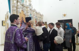 Божественная литургия в праздник Воздвижение Креста Господня